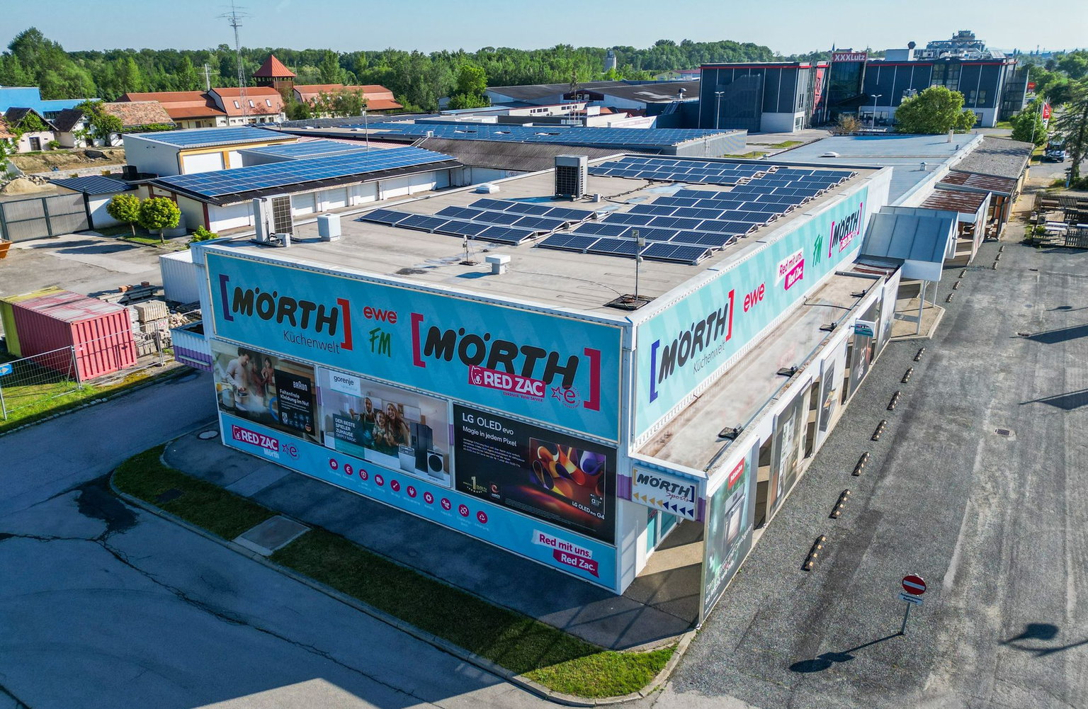RED ZAC Elektro Mörth Geschäft Außen
